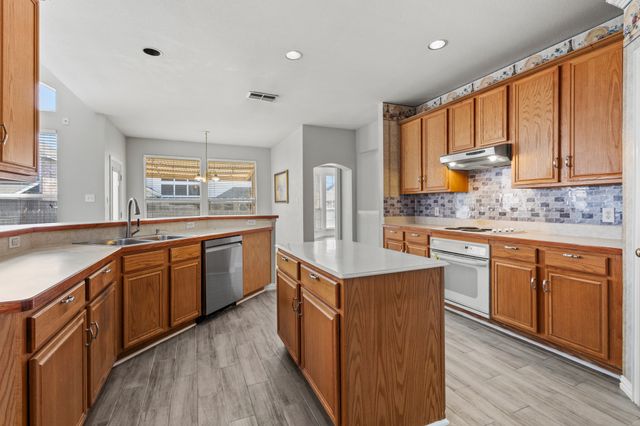 2707 Atrium Drive, Grand Prairie, TX 75052
