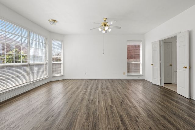 2707 Atrium Drive, Grand Prairie, TX 75052