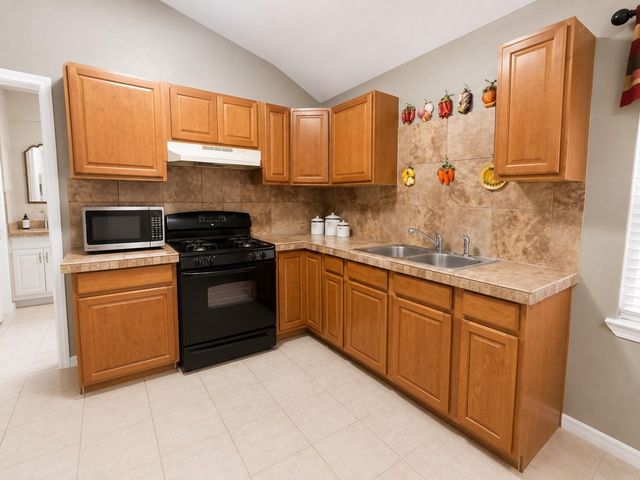 5527 Lauder Road, Houston, TX 77039