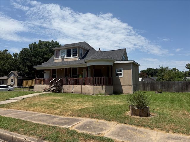 610 W 6th Street, Bonham, TX 75418