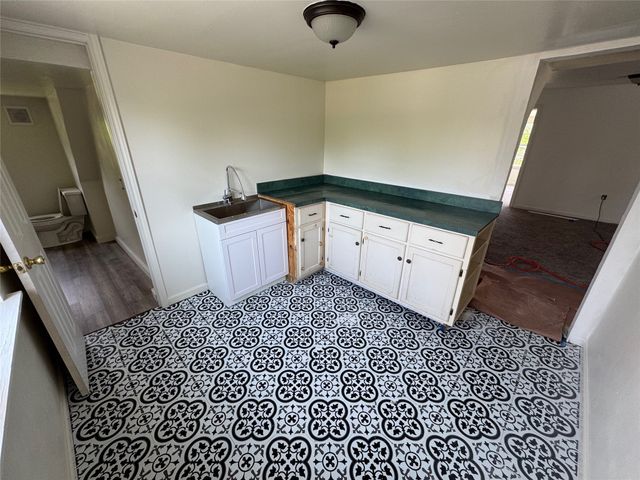 610 W 6th Street, Bonham, TX 75418