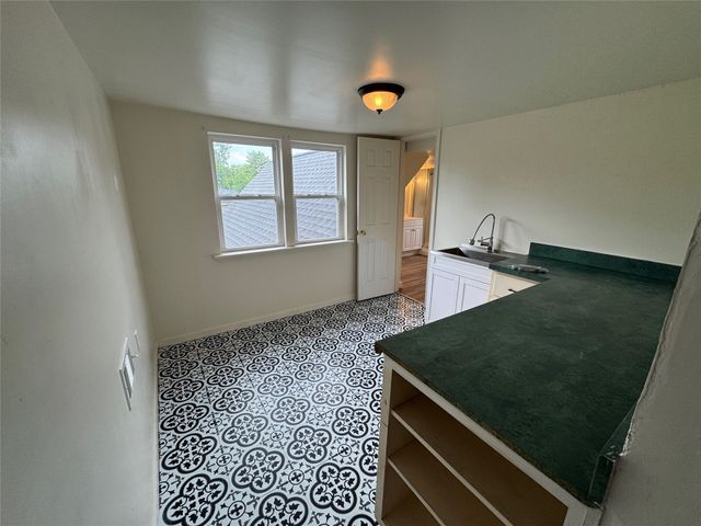 610 W 6th Street, Bonham, TX 75418