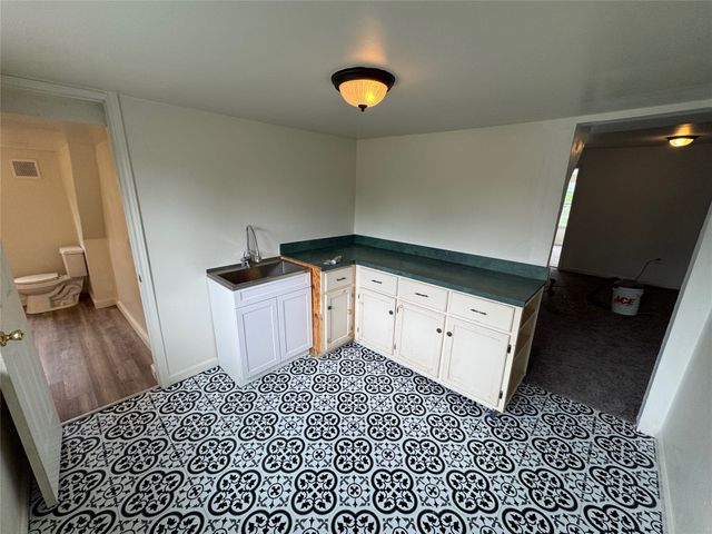 610 W 6th Street, Bonham, TX 75418