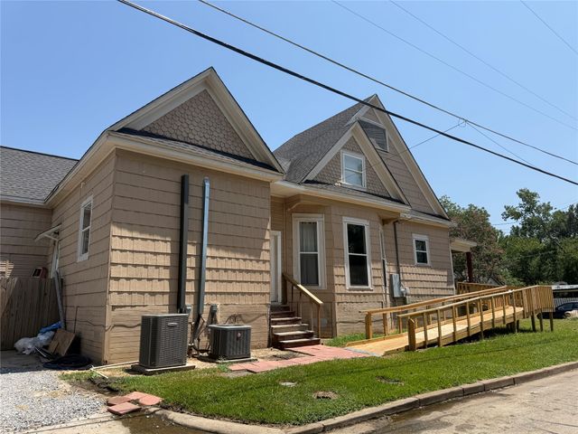 610 W 6th Street, Bonham, TX 75418