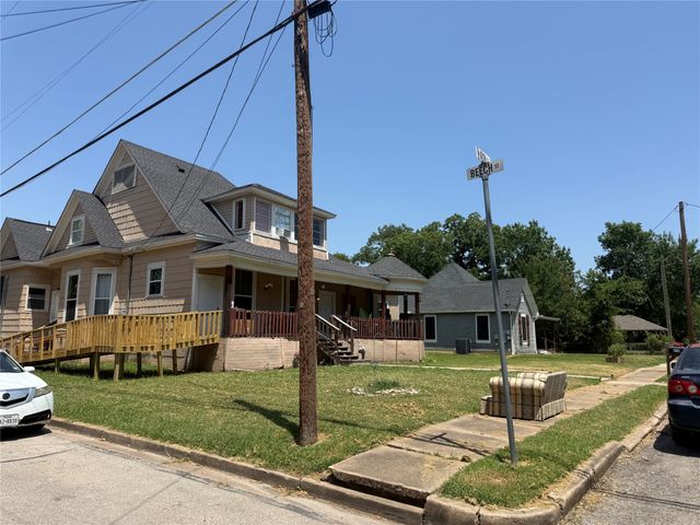 610 W 6th Street, Bonham, TX 75418