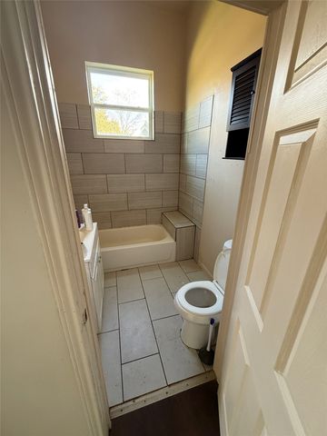 610 W 6th Street, Bonham, TX 75418