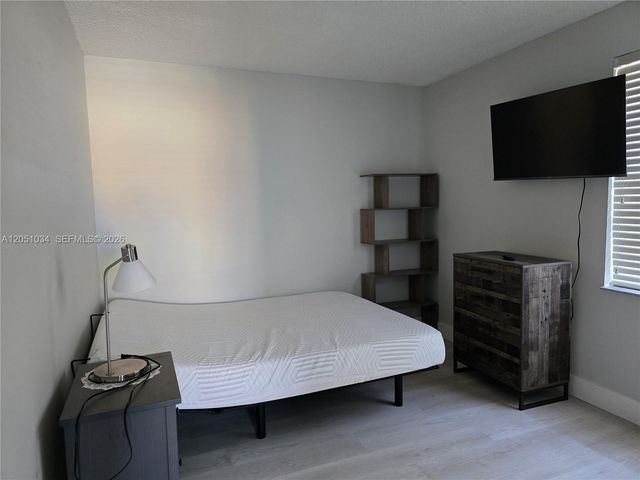 150 NW 151st Ave, Pembroke Pines, FL 33028