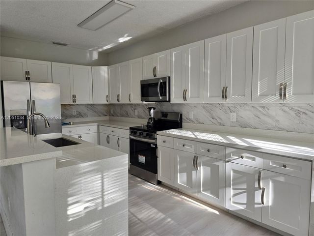 150 NW 151st Ave, Pembroke Pines, FL 33028