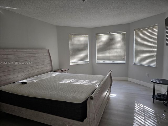 150 NW 151st Ave, Pembroke Pines, FL 33028