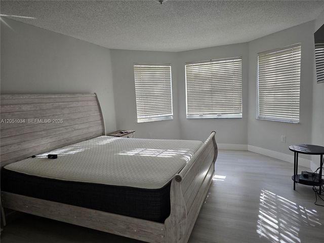 150 NW 151st Ave, Pembroke Pines, FL 33028