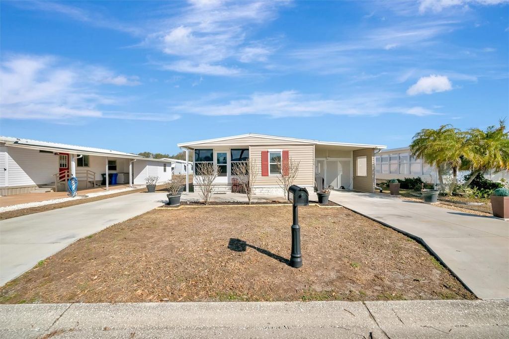 Image 11 of property listing at 117 S SAINT THOMAS CIRCLE, Apollo Beach, FL 33572