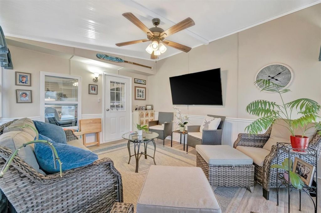 Image 25 of property listing at 117 S SAINT THOMAS CIRCLE, Apollo Beach, FL 33572