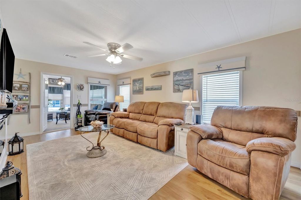 Image 27 of property listing at 117 S SAINT THOMAS CIRCLE, Apollo Beach, FL 33572