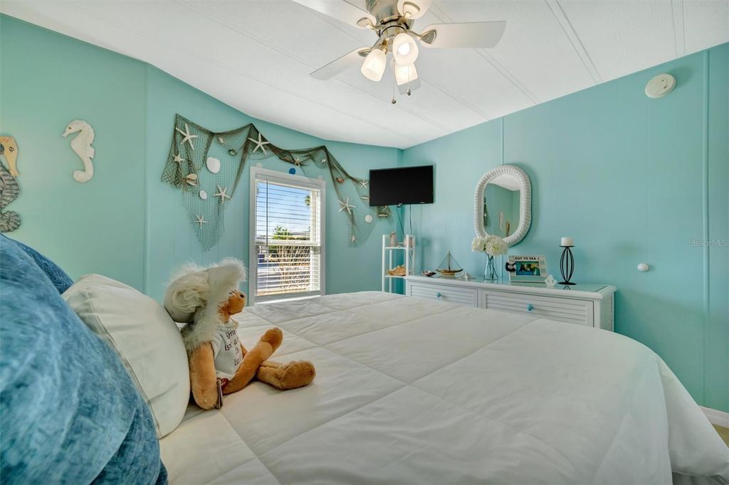 Image 31 of property listing at 117 S SAINT THOMAS CIRCLE, Apollo Beach, FL 33572