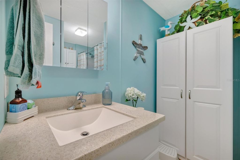 Image 33 of property listing at 117 S SAINT THOMAS CIRCLE, Apollo Beach, FL 33572
