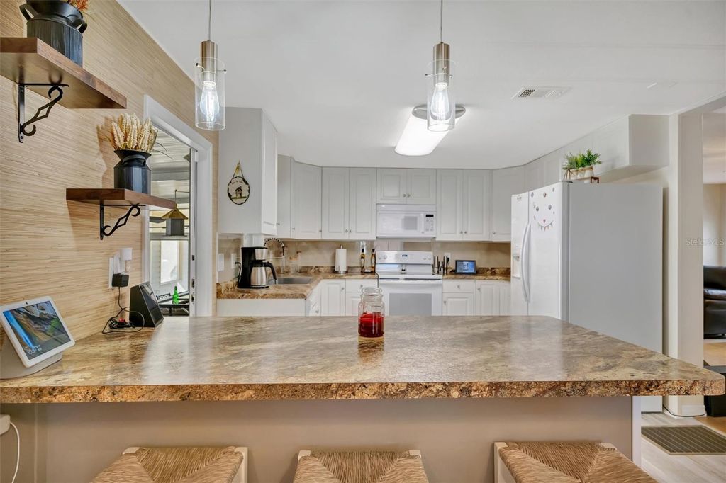 Image 37 of property listing at 117 S SAINT THOMAS CIRCLE, Apollo Beach, FL 33572