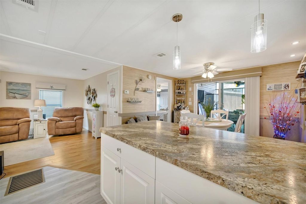 Image 43 of property listing at 117 S SAINT THOMAS CIRCLE, Apollo Beach, FL 33572