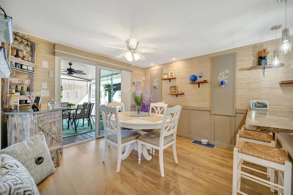 Image 44 of property listing at 117 S SAINT THOMAS CIRCLE, Apollo Beach, FL 33572