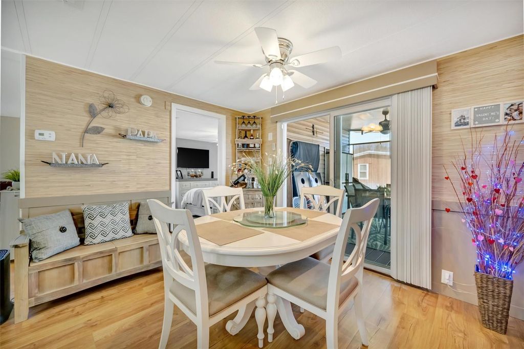 Image 45 of property listing at 117 S SAINT THOMAS CIRCLE, Apollo Beach, FL 33572