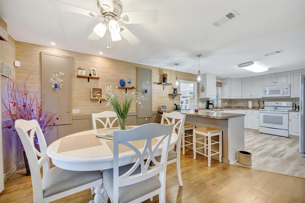 Image 47 of property listing at 117 S SAINT THOMAS CIRCLE, Apollo Beach, FL 33572