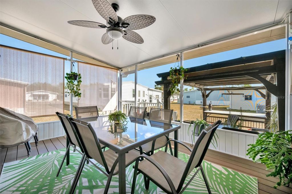 Image 49 of property listing at 117 S SAINT THOMAS CIRCLE, Apollo Beach, FL 33572