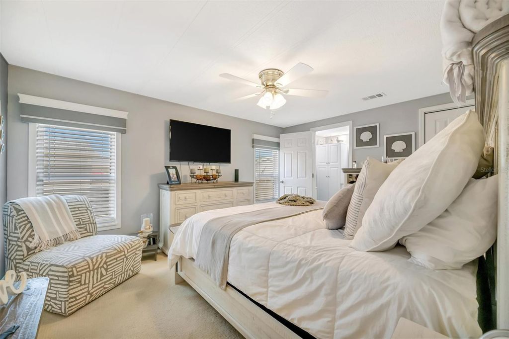 Image 60 of property listing at 117 S SAINT THOMAS CIRCLE, Apollo Beach, FL 33572