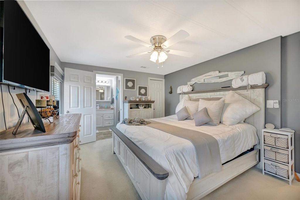 Image 62 of property listing at 117 S SAINT THOMAS CIRCLE, Apollo Beach, FL 33572