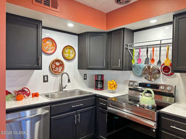1735 S Jones Blvd Apt J14, Tucson, AZ 85713