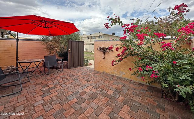 1735 S Jones Blvd Apt J14, Tucson, AZ 85713