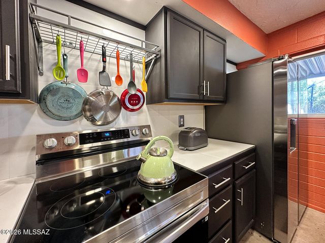 1735 S Jones Blvd Apt J14, Tucson, AZ 85713