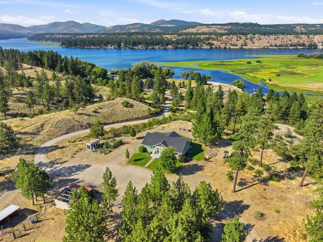 18511 N Sportsmans Paradise Ln, Nine Mile Falls, WA 99026