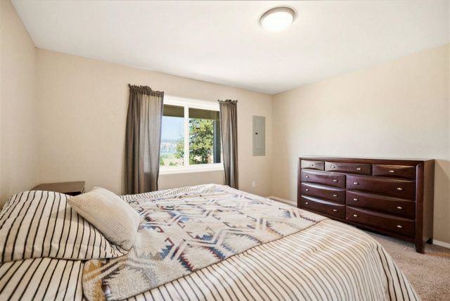 18511 N Sportsmans Paradise Ln, Nine Mile Falls, WA 99026