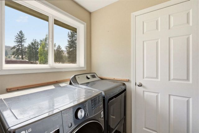 18511 N Sportsmans Paradise Ln, Nine Mile Falls, WA 99026