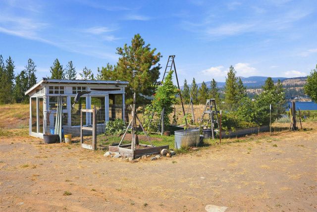 18511 N Sportsmans Paradise Ln, Nine Mile Falls, WA 99026