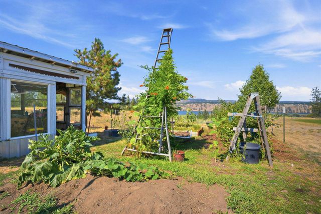 18511 N Sportsmans Paradise Ln, Nine Mile Falls, WA 99026