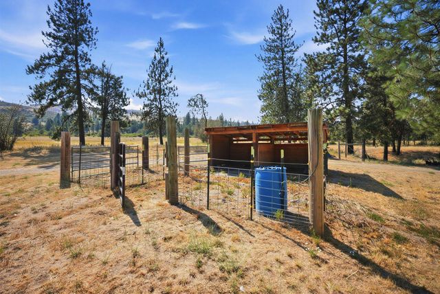 18511 N Sportsmans Paradise Ln, Nine Mile Falls, WA 99026