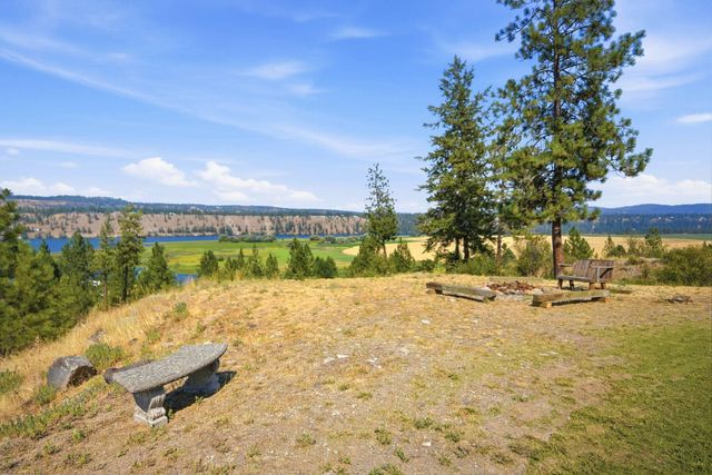 18511 N Sportsmans Paradise Ln, Nine Mile Falls, WA 99026