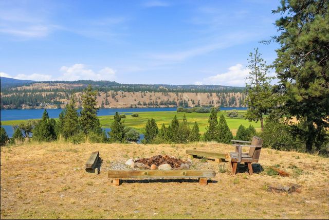 18511 N Sportsmans Paradise Ln, Nine Mile Falls, WA 99026