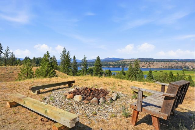 18511 N Sportsmans Paradise Ln, Nine Mile Falls, WA 99026