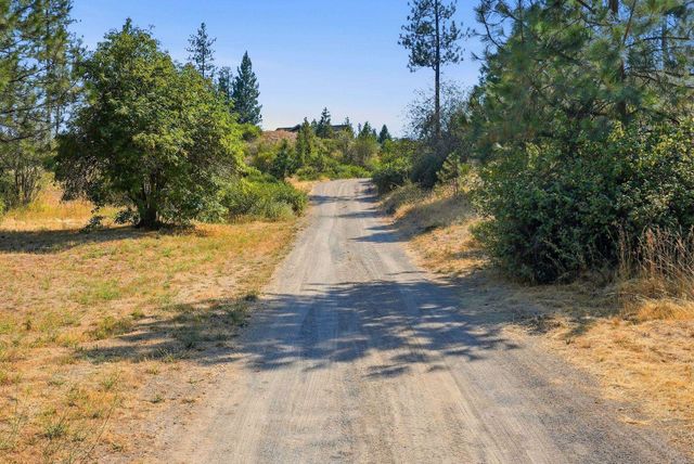 18511 N Sportsmans Paradise Ln, Nine Mile Falls, WA 99026