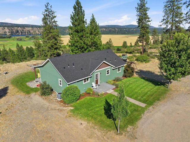18511 N Sportsmans Paradise Ln, Nine Mile Falls, WA 99026
