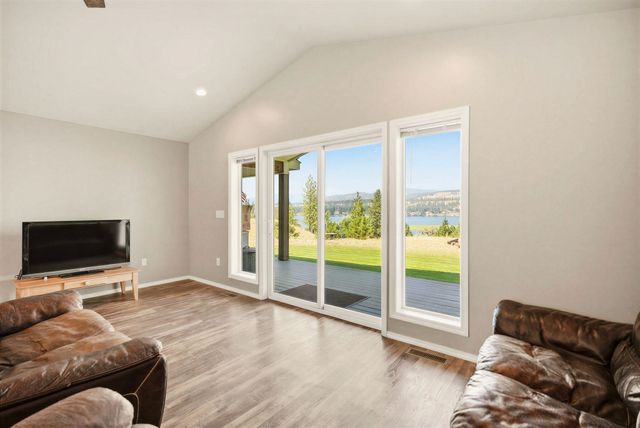 18511 N Sportsmans Paradise Ln, Nine Mile Falls, WA 99026