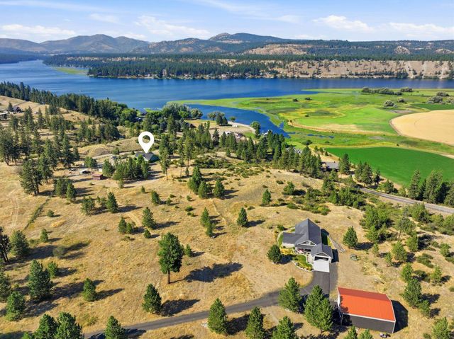 18511 N Sportsmans Paradise Ln, Nine Mile Falls, WA 99026