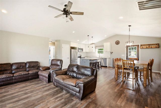 18511 N Sportsmans Paradise Ln, Nine Mile Falls, WA 99026