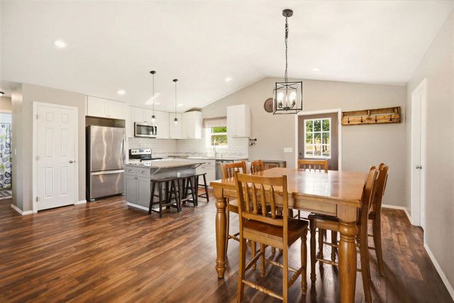 18511 N Sportsmans Paradise Ln, Nine Mile Falls, WA 99026