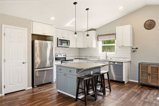 18511 N Sportsmans Paradise Ln, Nine Mile Falls, WA 99026