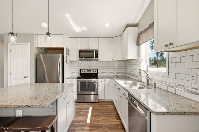 18511 N Sportsmans Paradise Ln, Nine Mile Falls, WA 99026