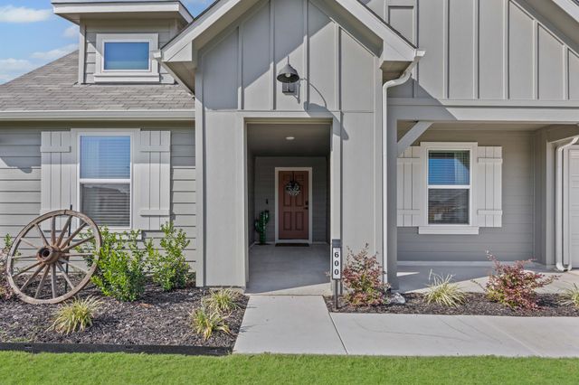 600 Davis Mountain DR, Lockhart, TX 78644