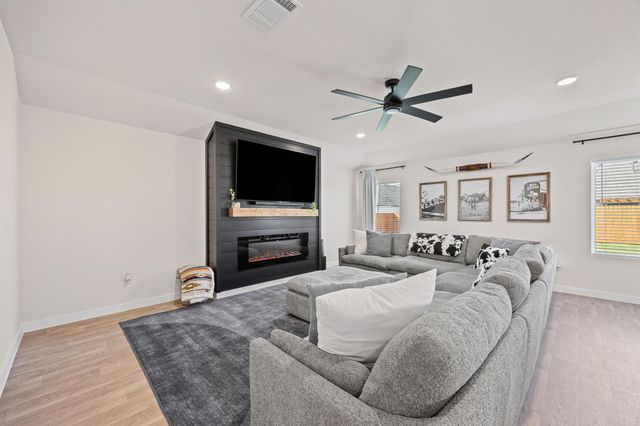 600 Davis Mountain DR, Lockhart, TX 78644