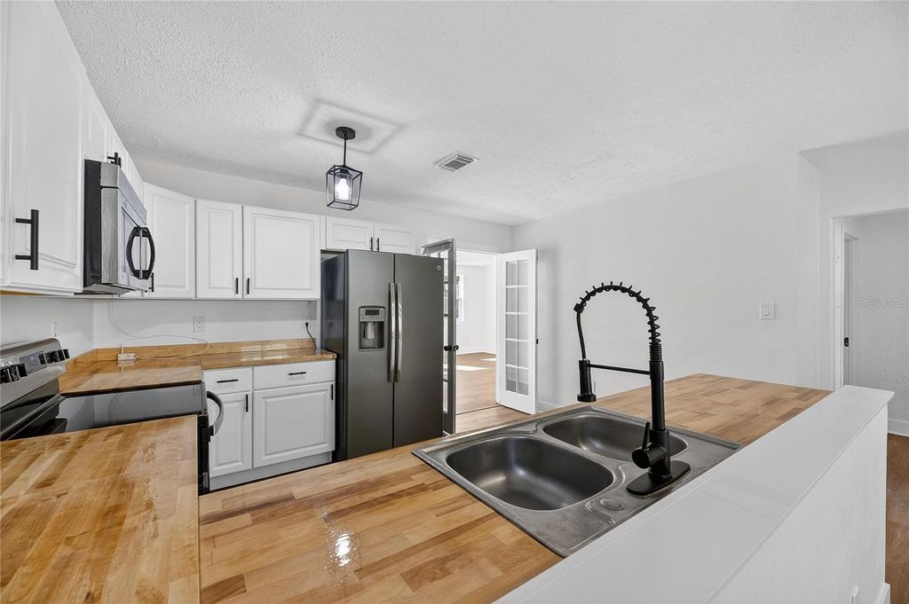 Image 12 of property listing at 1407 E NORTH STREET 1, Tampa, FL 33604